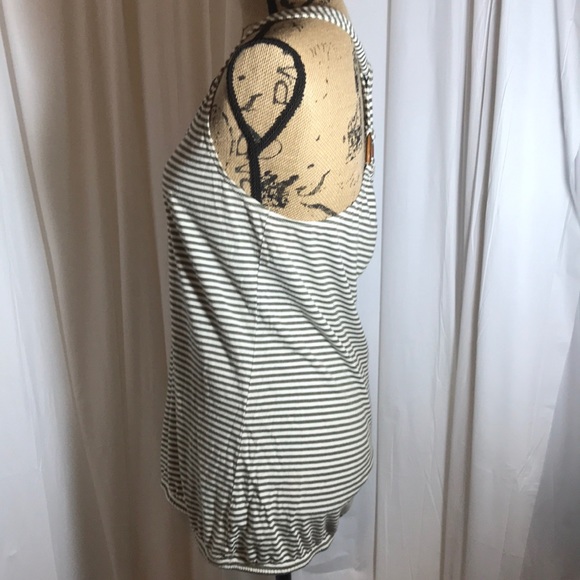 Vanity Green White Embroidered Tank Top Wood Ring - Picture 2 of 7